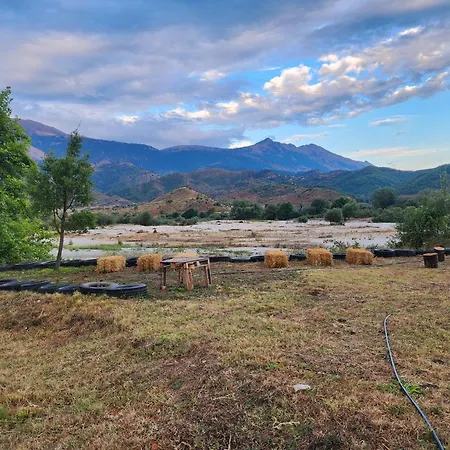 Shtepez مكان تخييم Gjirokastër