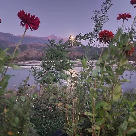 مكان تخييم Shtepez Gjirokastër
