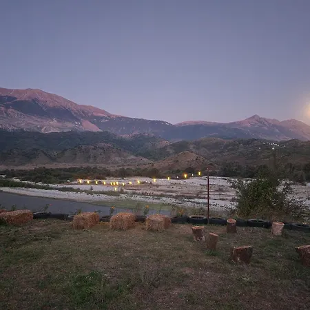 مكان تخييم Shtepez Gjirokastër