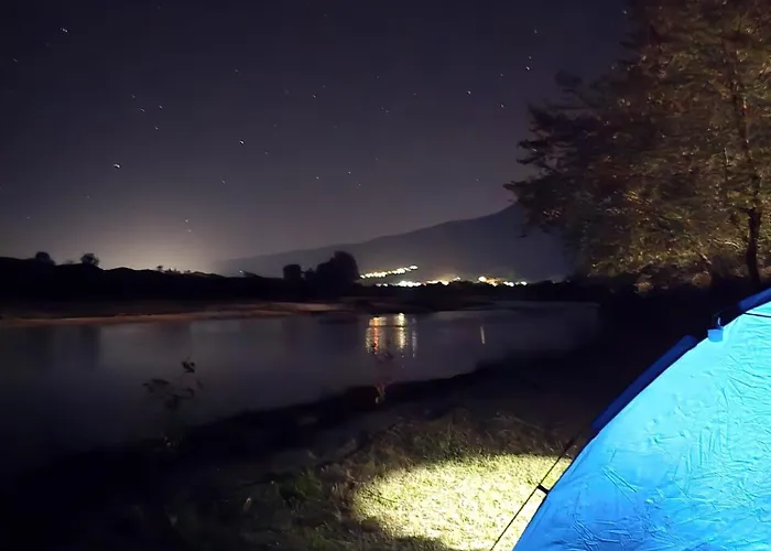 Shtepez مكان تخييم Gjirokastër