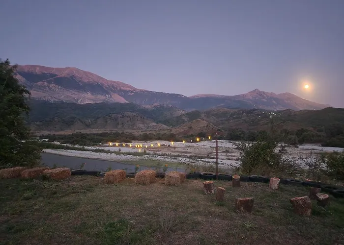 مكان تخييم Shtepez Gjirokastër